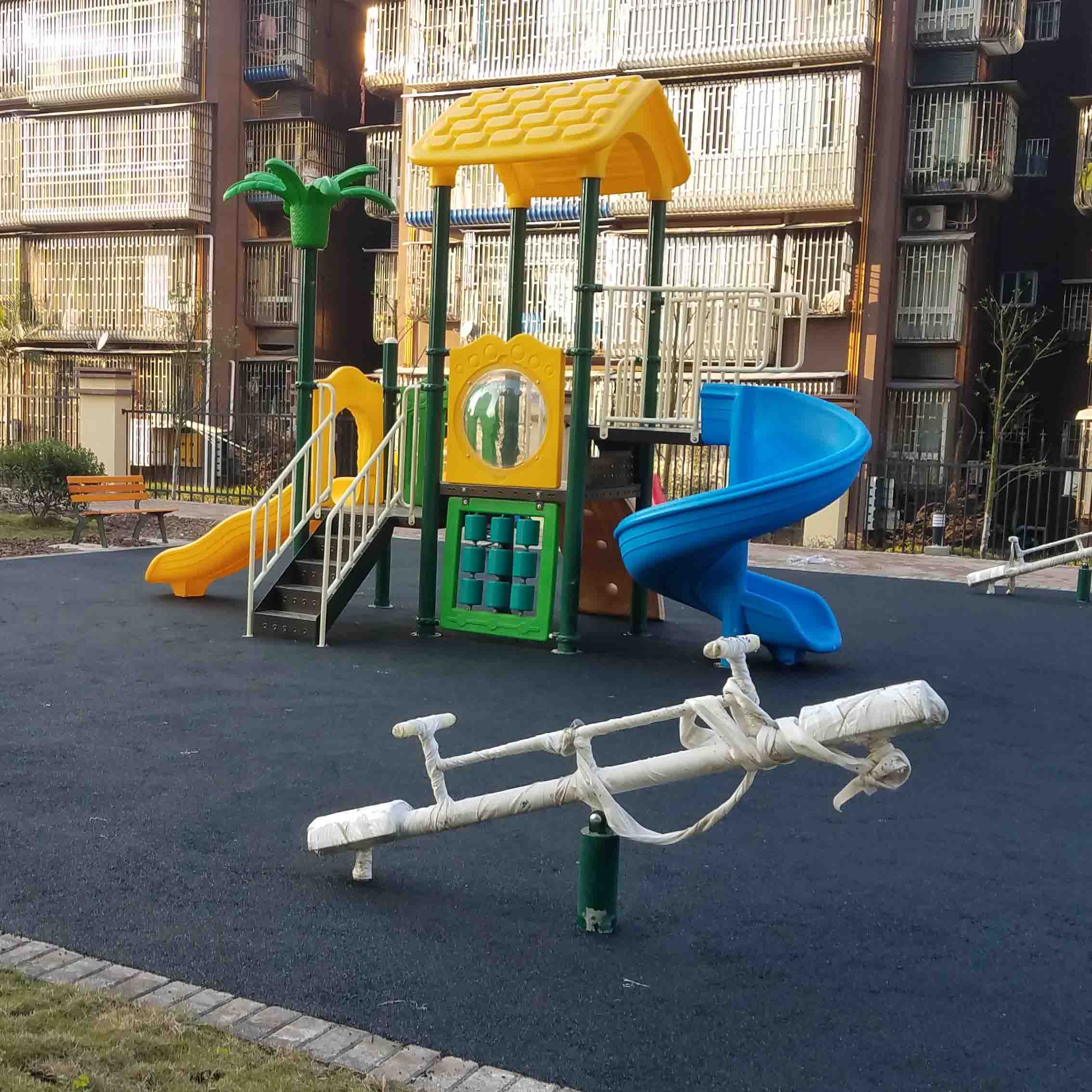 幼兒園彩色EPDM地膠鋪設(shè)